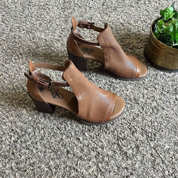 OTBT Metaphor Size US 6.5 M Women Leather Ankle Strap Open Toe Sandals Brown New - Picture 3 of 9